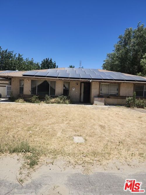 15723 E Avenue Q7, Lake Los Angeles, CA, 93591-2917 | Card Image