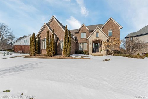 54381 Pelican Ln, Shelby Township, MI, 48315-1372 | Card Image