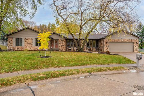 3709 Ridgewood Drive, Davenport, IA, 52807 | Card Image