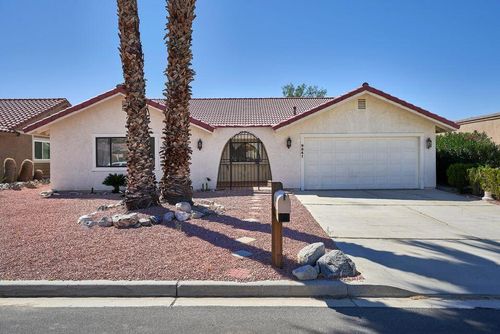 9641 Siwanoy Dr, Desert Hot Springs, CA, 92240-1330 | Card Image