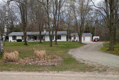 3390 Old Orchard Ln, Lexington, MI, 48450-9520 | Card Image