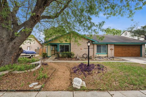 10111 Vigilante Trl, Converse, TX, 78109-1703 | Card Image