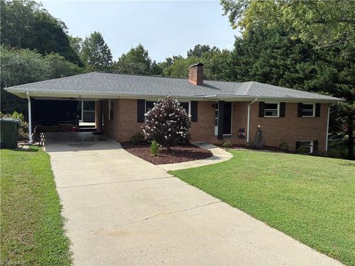 111 Bell Dr, Thomasville, NC, 27360-8996 | Card Image