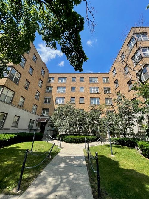 apt-504-2610 W Balmoral Ave, Chicago, IL, 60625-2363 | Card Image