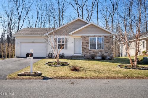 26 Parkview Ln, Glens Falls, NY, 12801-4627 | Card Image
