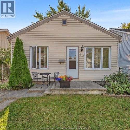 683 Stanley St, Windsor, ON, N8X3B3 | Card Image