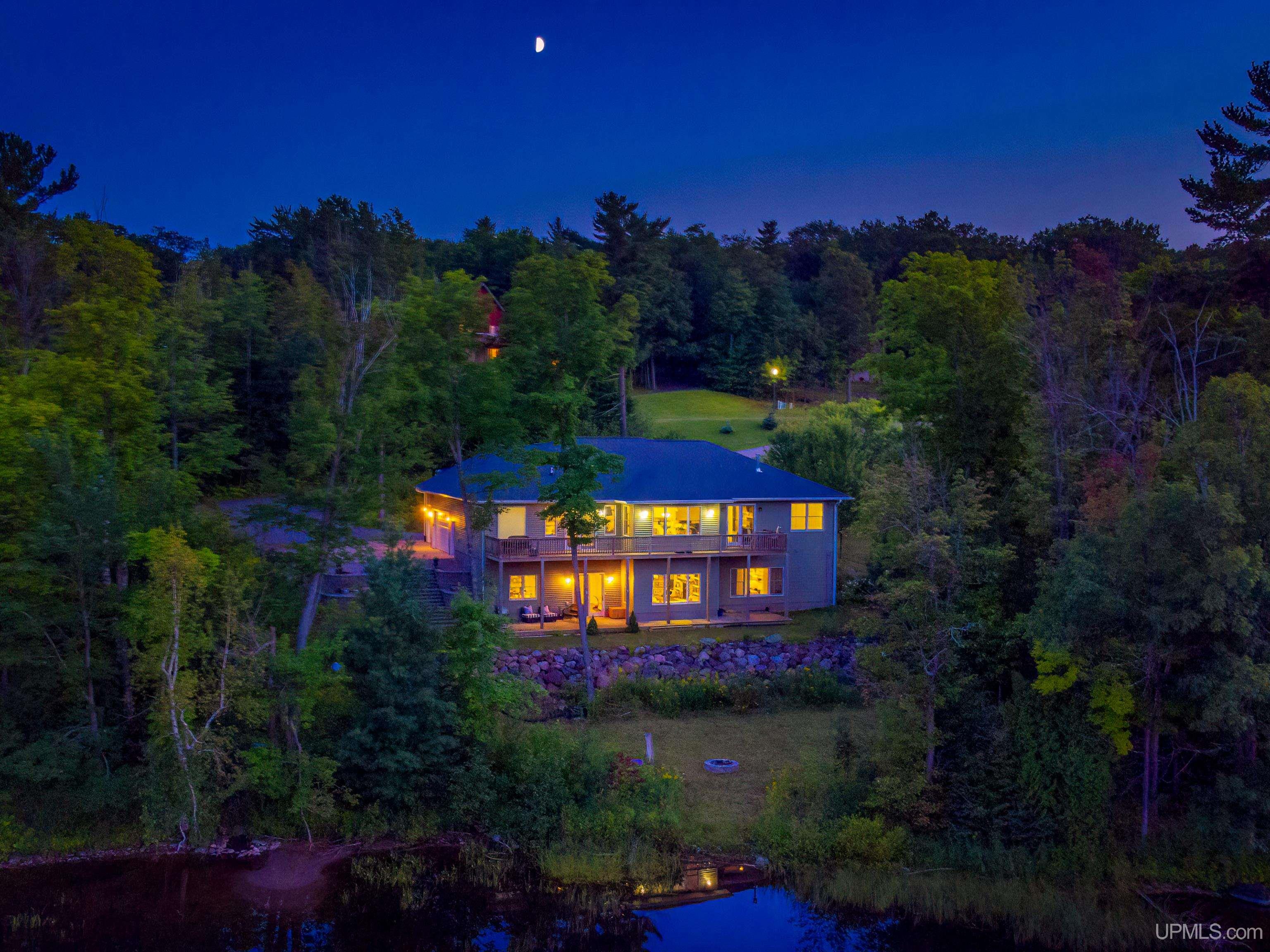 Shoreline Dr, Negaunee, MI 49866