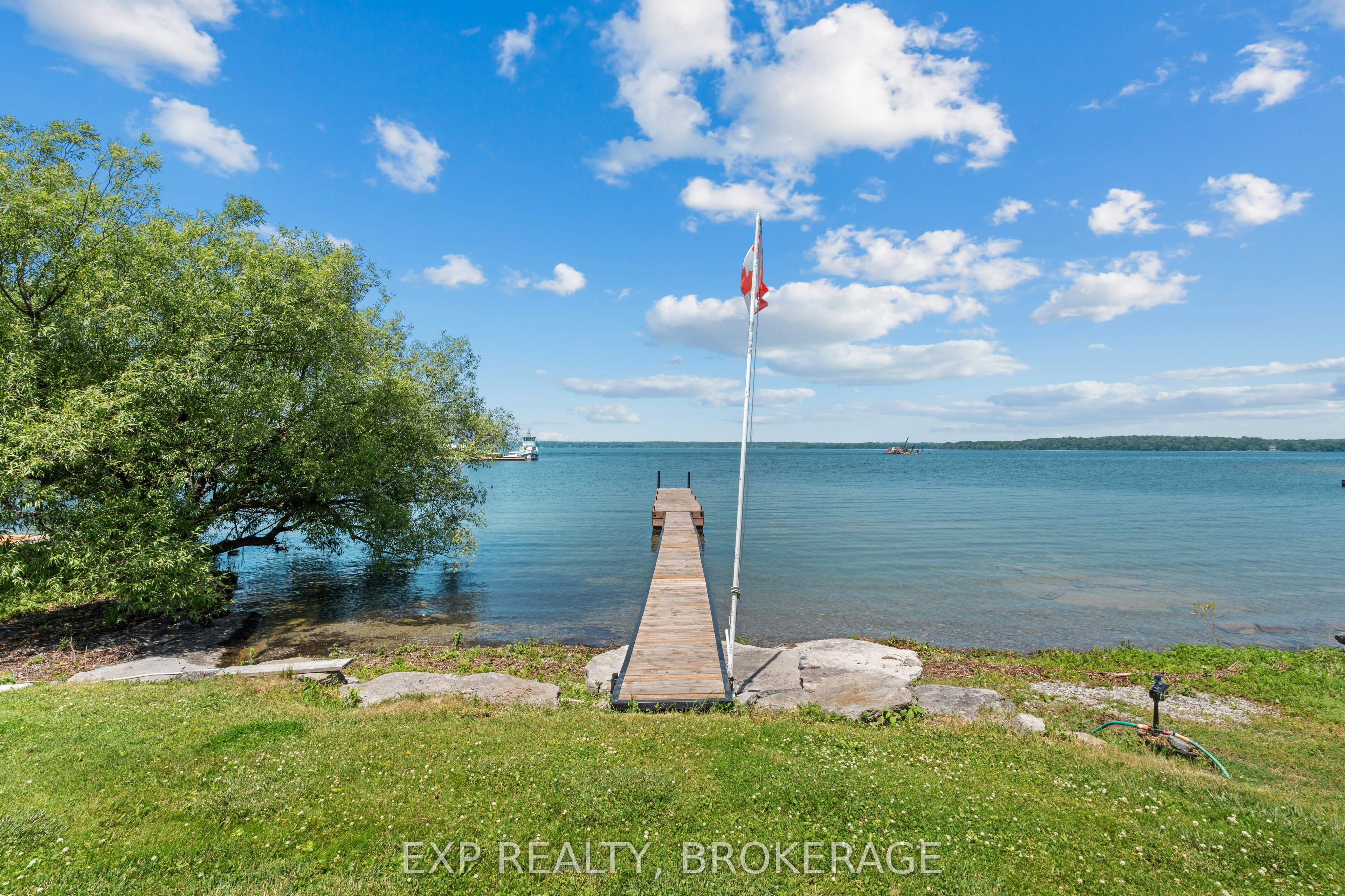 Residential in Frontenac Islands 4