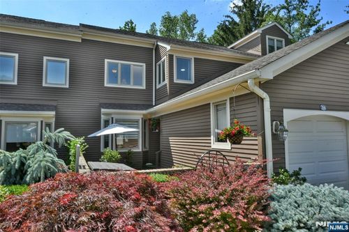 266 Westervelt Ln, Mahwah, NJ, 07430-3229 | Card Image