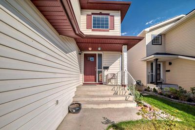 142 Harvest Creek Close Ne, House detached with 5 bedrooms, 3 bathrooms and 4 parking in Calgary AB | Image 3