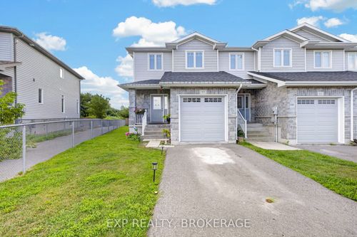 925 Blossom St, Kingston, ON, K7P0N2 | Card Image