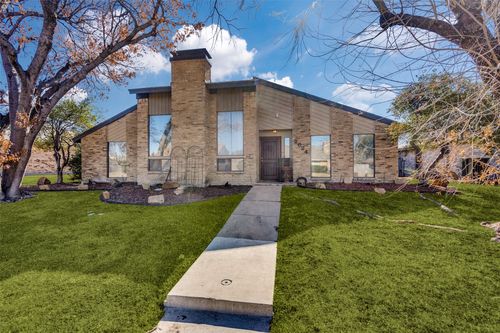 2624 Daybreak Dr, Dallas, TX, 75287-5811 | Card Image