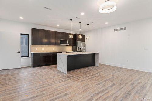 5216 Avery St, Detroit, MI, 48208-1711 | Card Image