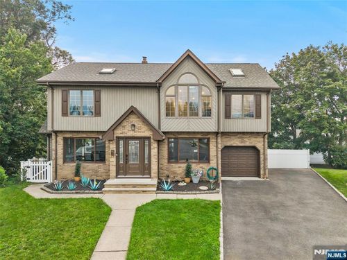 6 Tyler Ct, Clifton, NJ, 07012-1919 | Card Image