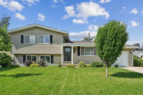 2790 15th Ave, Marion, IA, 52302-1801 | Card Image