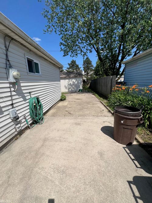30860 Normal St, Roseville, MI, 48066-1607 | Card Image