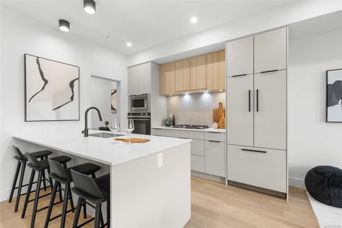 304-2341 Bear Mountain Pky, Langford, BC, V9B6V1 | Card Image