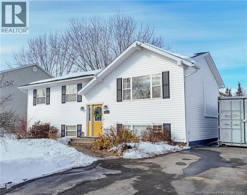 135 Goodine St, Fredericton, NB, E3B7J7 | Card Image