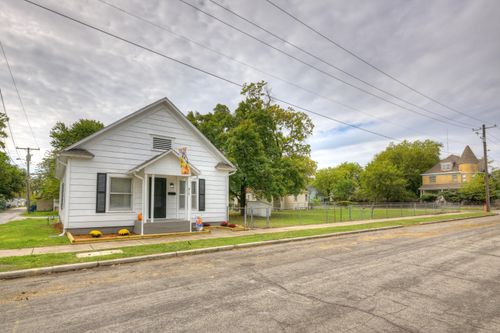 814 W 11th St, Joplin, MO, 64801-4248 | Card Image