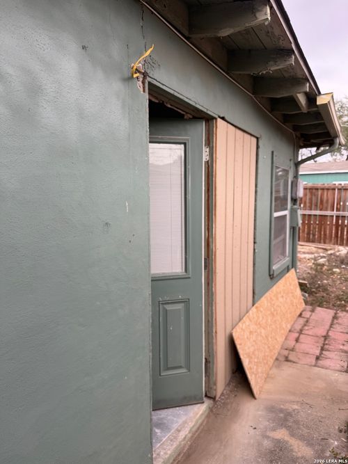 unit-2-243 Beverly Garage Apt, San Antonio, TX, 78228 | Card Image