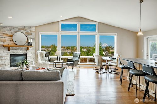 8124 Comox Rd, Blaine, WA, 98230-9550 | Card Image