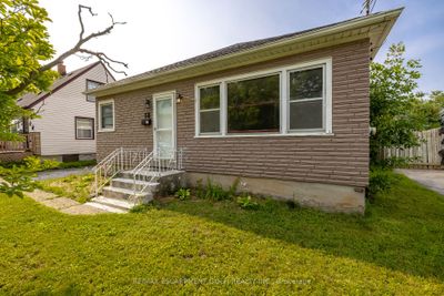 18 Grove Ave, House other with 6 bedrooms, 2 bathrooms and 4 parking in Saint Catharines ON | Image 3