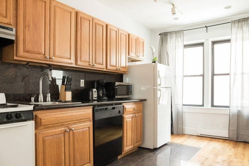 8-90 Warrenton St, Boston, MA, 02116-5618 | Card Image