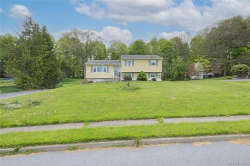62 Barnes Rd, Washingtonville, NY, 10992-1936 | Card Image