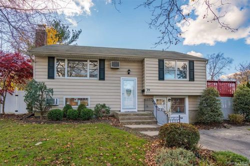 29 Ripley Dr, Northport, NY, 11768-3052 | Card Image