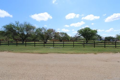 125 County Road 2666, Devine, TX, 78016-5249 | Card Image