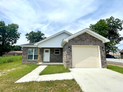 526 Maple St, Trumann, AR, 72472-2703 | Card Image