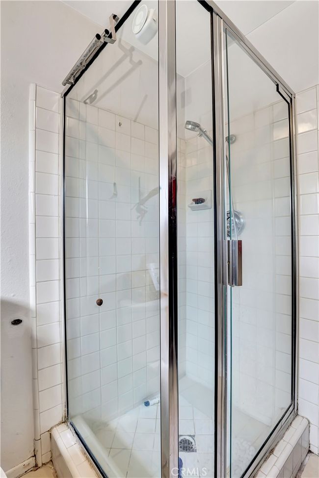 Primary Bathroom Upstairs | Image 20