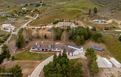 40012 Valle View Ln, Leona Valley, CA, 93551-7518 | Card Image