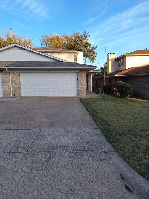 131 Allencrest Dr, White Settlement, TX, 76108-2358 | Card Image