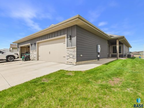 9500 W Broek Dr Drive, Sioux Falls, SD, 57106 | Card Image
