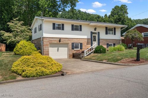 1711 28th St, Vienna, WV, 26105-3345 | Card Image