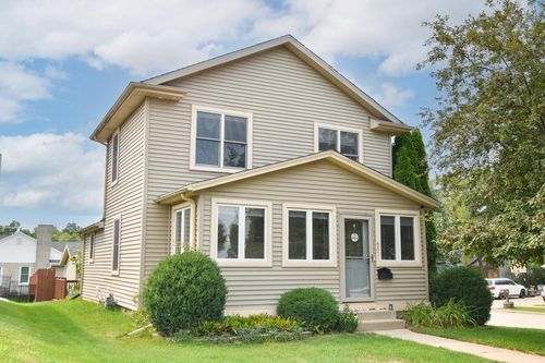 657 First Street, Hartford, WI, 53027 | Card Image