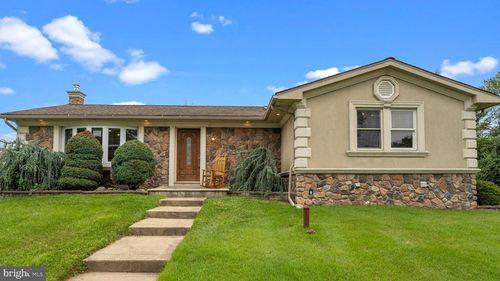 1110 New Chestnut St, BRISTOL, PA, 19007-2826 | Card Image