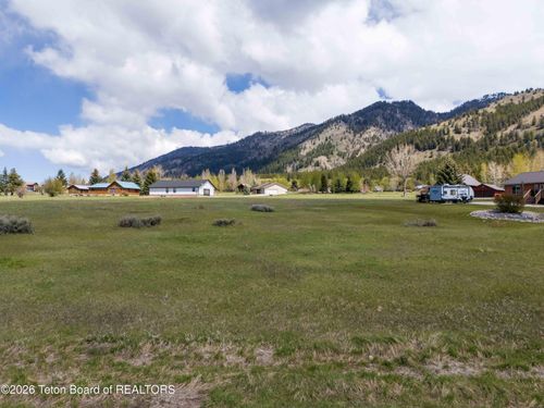 905 Cedar Creek Dr, Star Valley Ranch, WY, 83127-5259 | Card Image