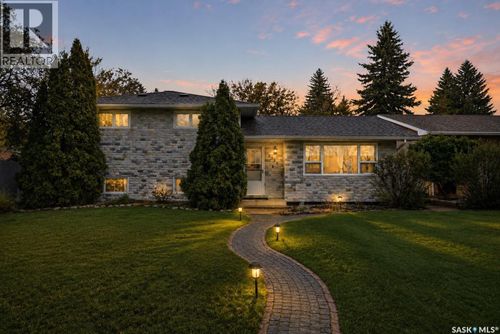 2305 Taylor St E, Saskatoon, SK, S7H1W8 | Card Image