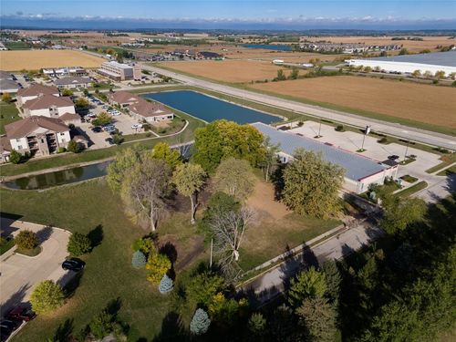 555 Country Ln, North Liberty, IA, 52317-9599 | Card Image