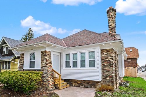 2702 N 38th Street, Milwaukee, WI, 53210 | Card Image