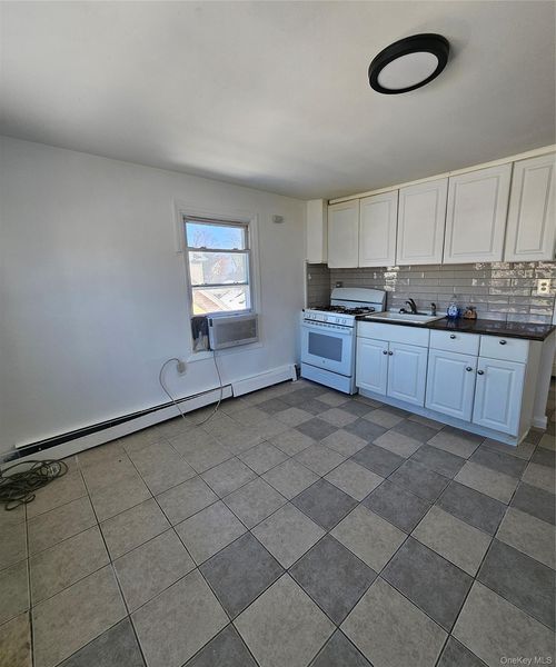 196 S Franklin St, Hempstead, NY, 11550-5613 | Card Image