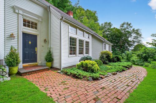 35 Poverty Hollow Rd, Newtown, CT, 06470-1875 | Card Image