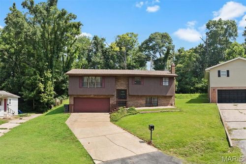 27 Oakleigh Dr, Belleville, IL, 62223-1805 | Card Image