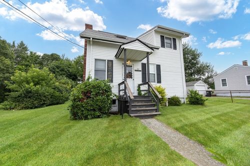 55 2nd St, Swansea, MA, 02777-3233 | Card Image