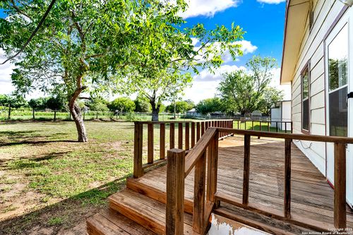 1205 Plum St, Floresville, TX, 78114-1819 | Card Image