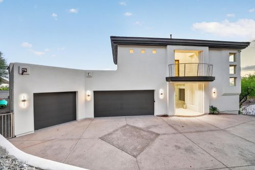 2040 E Vista Ave, Phoenix, AZ, 85020-4735 | Card Image
