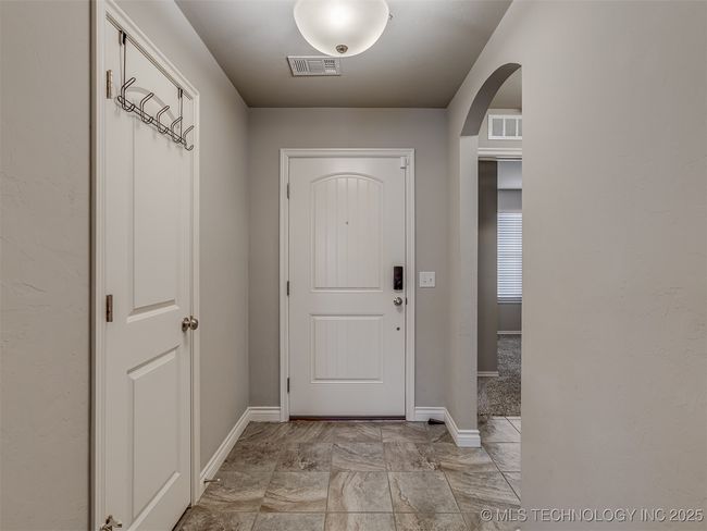 13 Evermore Ln, House other with 3 bedrooms, 2 bathrooms and null parking in Yukon OK | Image 5