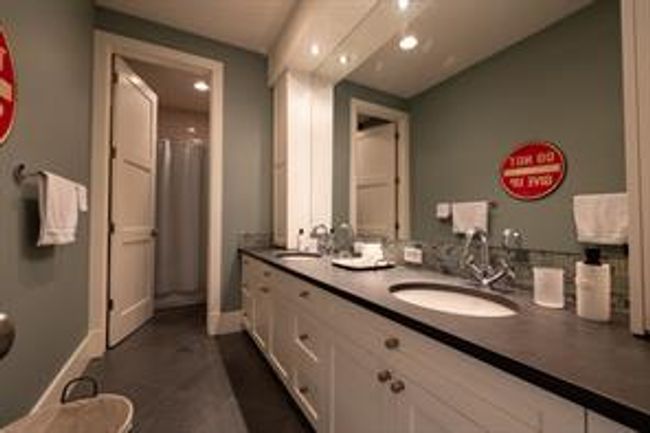 34 Posthill Dr Sw, House detached with 6 bedrooms, 3 bathrooms and 7 parking in Calgary AB | Image 35